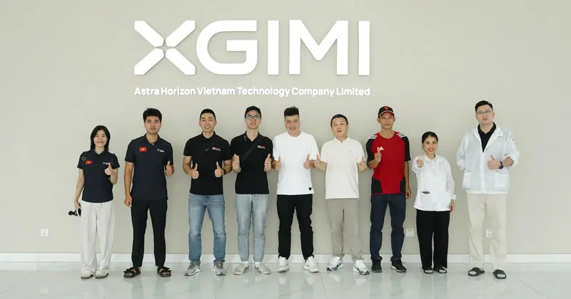 Đại diện HDRadio đi thăm nhà máy sản xuất sản phẩm máy chiếu XGIMI đầu tiên tại Việt Nam
