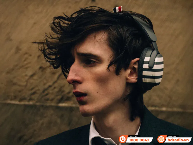 Ra mắt tai nghe Bose × Thom Browne QuietComfort Ultra Headphones Gen 2